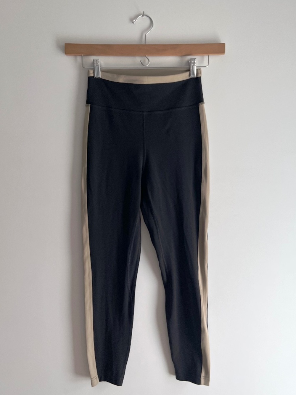 Lululemon Nulu Colorblock High Rise Leggings 25" in Black/Tan - Size 8